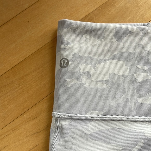 lululemon Wunder Under 7/8 Tights - Picture 2 of 6